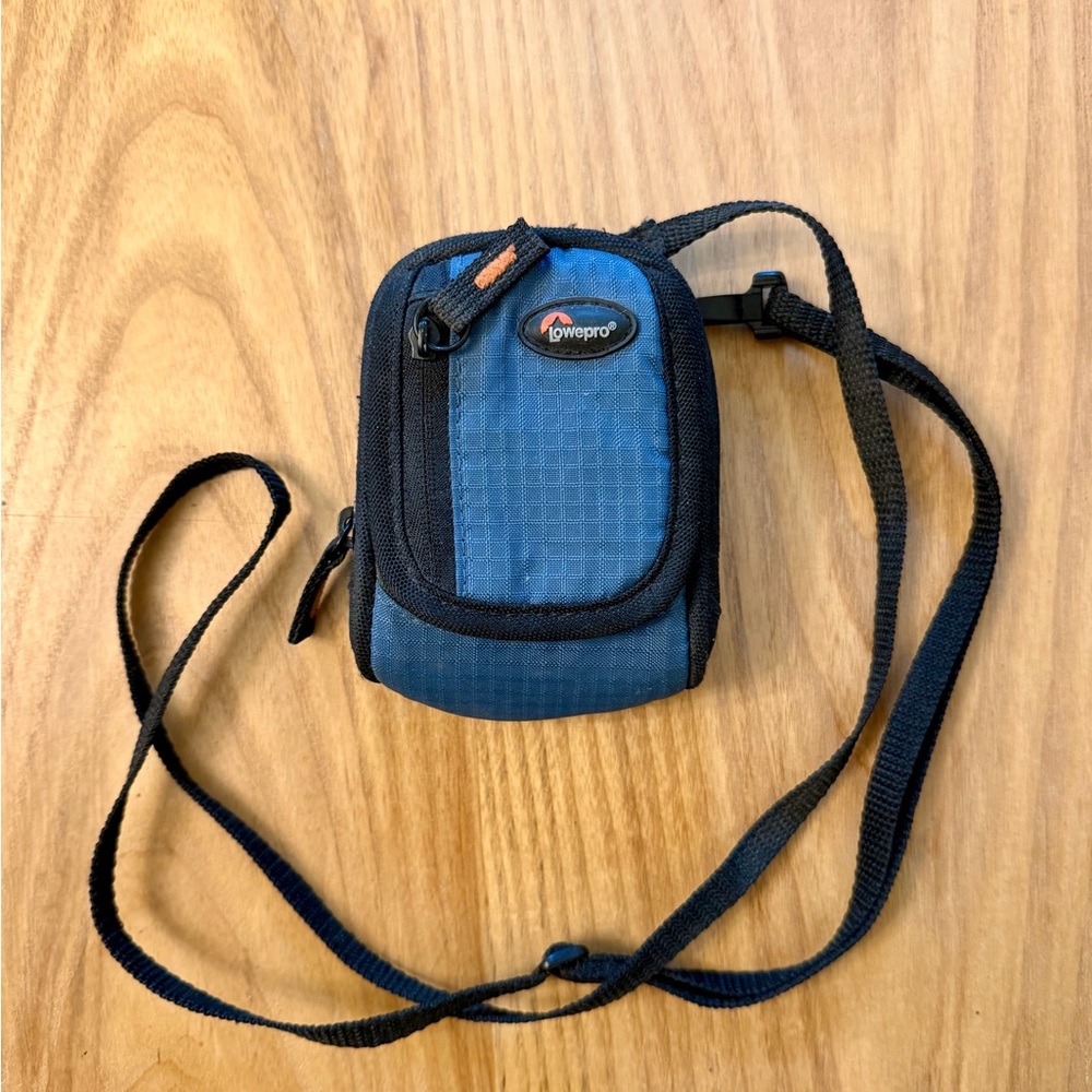 LowePro 4x3 Blue and Black Cross Body Compact Camera Bag